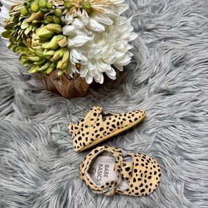 Cheetah printer baby girl moccasins 🐆